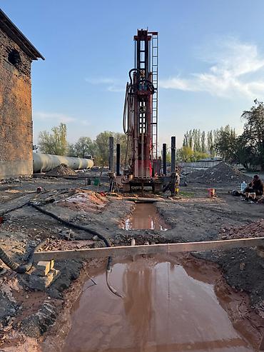 Пробурим скважину и установим насос Чтобы получить воду на участке