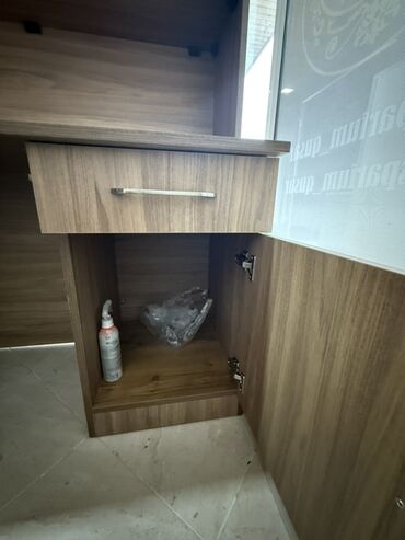 Sifarişlə resepşn masaları: Ofis resepsiyon/iş masası – ağac fakturalı laminat - Üst hissədə — 4