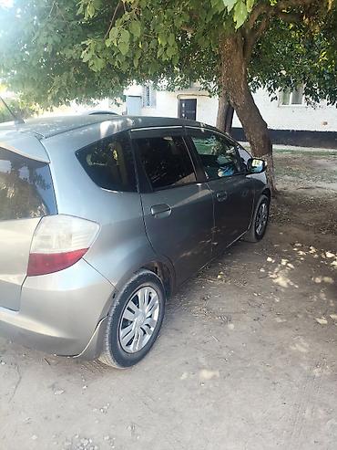 Продажа авто: Honda Fit: 2010 г., 1.4 л, Механика, Бензин, Хэтчбэк — 5