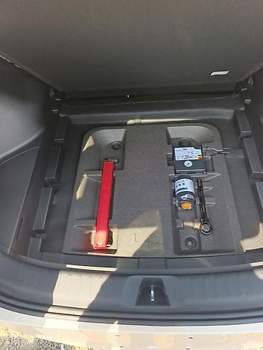 mini ev: Электрокроссовер (серебристый цвет кузова) Описание: - Современный — 8