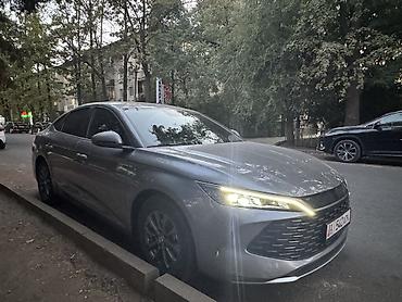биайди 2025: BYD Qin L: 2024 г., 1.5 л, Гибрид, Купе — 1