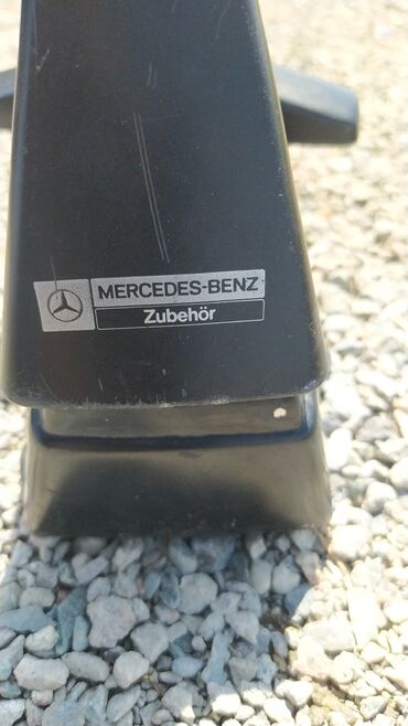 Багажники на крышу и фаркопы: Продаю родные рейлинги на Mercedes w124 (багажники) с креплениями для