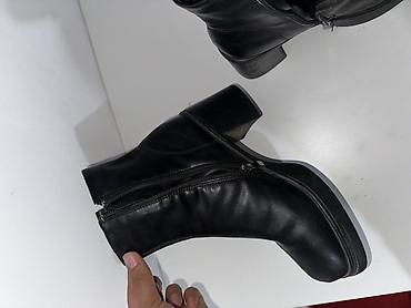 foot patch: Торг имеется Черные женские полусапоги на устойчивом каблуке. Покупала — 4
