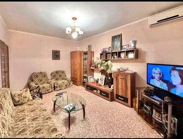 продаю квартиру 12 мкр: 3 комнаты, 63 м²