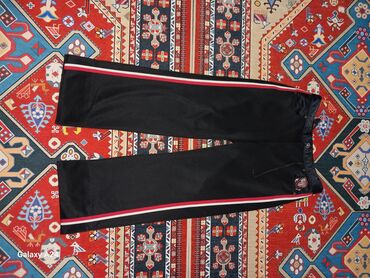 серые спортивные штаны: Спортивный костюм M (EU 38), цвет - Черный