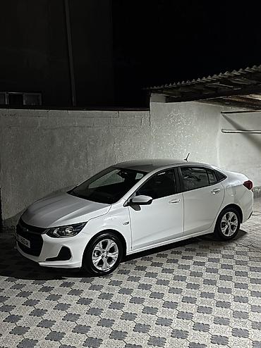 кобальт: Chevrolet Onix: 2020 г., 1 л, Автомат, Бензин, Седан — 4