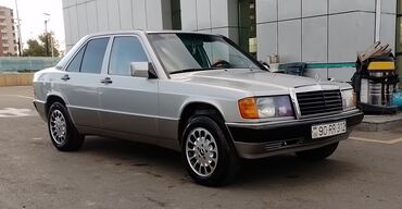 yan güzgü s: Mercedes-Benz 190: 2 l | 1990 il Sedan