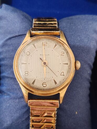 saatların satışı: Volna saatı. SSSR də istehsal olunub. AU korpusu qızıl tozuna salınıb