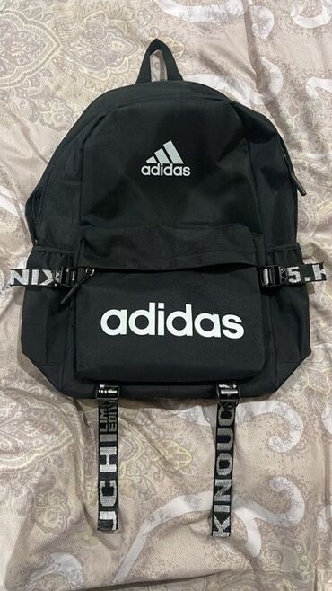 Nərdlər: Məhsul: Adidas marka şəhər/ məktəb çantası - Rəng: Qara, ağ “adidas”