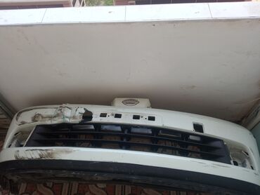 on bufer: Nissan avtomobilləri üçün ön bamper. Bu bamper avtomobilin ön