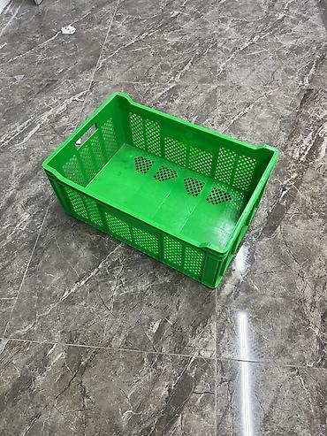 konteynerdən mağaza: Plastik daşınma yeşiyi – yaşıl rəngdə, havalandırma üçün deşikli yan — 2