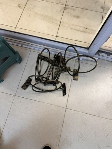 hisense 32b6700ha smart android: Tebi gul qabini qoymaq ucun demir yenidir