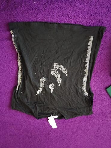 Dəstlər, kostyumlar: Paltarları geyinmirik və lazım olmadığı üçün bura elan qoyuram. Qiymət — 8