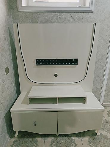 telvizor altligi: İşlənmiş, Düz TV altlığı, Polkalı, Laminat, Azərbaycan — 1