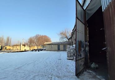 Продажа складов и мастерских: Продам территорию со складскими помещениями, на территории имеются — 5