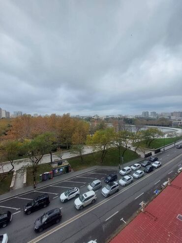 Uzunmüddətli kirayə mənzillər: ÇOX TƏCİLİ SUPER MƏNZƏRƏLİ. KİRAYƏ MƏNZİL Mənzil, Şəhərin mərkəzində — 12