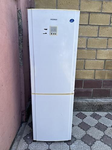 mini refrigerator: Холодильник Samsung, двухкамерный, белый, с нижним морозильником — 1