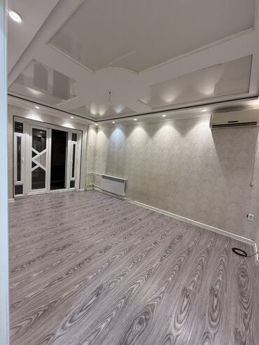 дома на продажу бишкек: Стильная отделка комнаты под ключ - Напольное покрытие: ламинат с