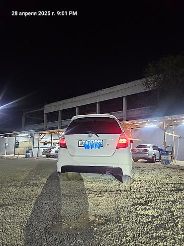 Частная аренда авто: Хонда фит аренда. залог 7000сом паспорт, 23жаштан жогору права стаж — 3