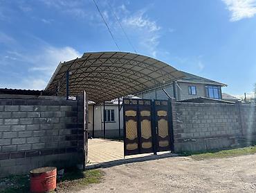 Продажа коттеджей и домов: 🏡✨ ПРОДАЁТСЯ ПРОСТОРНЫЙ ДОМ ✨🏡 📍 Район: ГЭС-3 🏠 Комнат: 4 📐 Площадь — 1