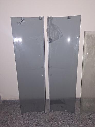 Şüşə vitrin/şkaf qapıları (3 ədəd) satılır. Ölçüləri: 2 dənə Şüşə eyni