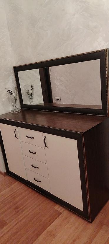 makyaj mebeli: Geniş güzgülü komod - Material: MDF/laminat səth, tünd ağac tonunda — 2