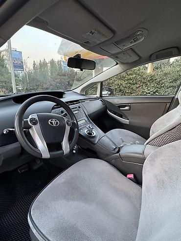Toyota: Toyota Prius: 2011 г., 1.8 л, Вариатор, Гибрид, Хэтчбэк — 9