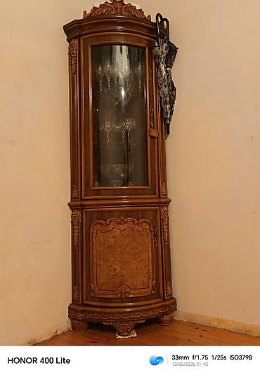 Bufetlər: Klassik üslublu vitrin dəstəsi - Material: Təbii ağac üzərində oyma — 2