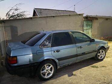 Volkswagen: Volkswagen Passat: 1990 г., 1.8 л, Механика, Бензин, Седан