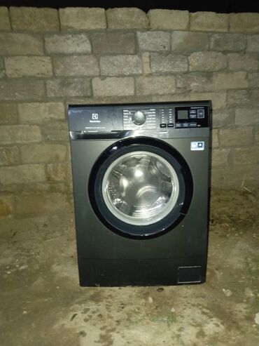 Tozsoranlar: Electrolux ön yükləməli paltaryuyan maşın - Rəng: qara, şüşə qapılı