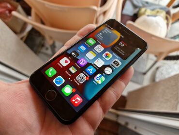 Apple iPhone: IPhone 7, 32 GB, Crn, Fingerprint, Face ID