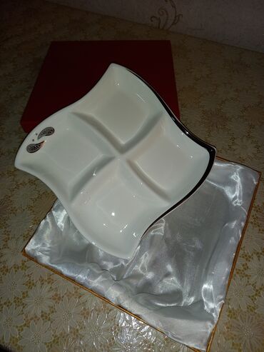 Digər dəstlər və servizlər: 1) Çərəz qabı. Çəhrayı rəng qabın dizaynına xüsusi və qeyri-adi — 5