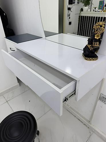 utu stolu: Divardan masa, İşlənmiş, Açılan, Şüşə, Kvadrat masa — 2