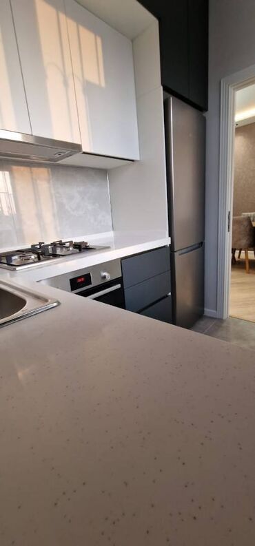 Uzunmüddətli kirayə mənzillər: 7ci mikrorayonda. 5/5, orta təmirli bütün əşyaları ilə 2 otaq, YALNIZ — 3