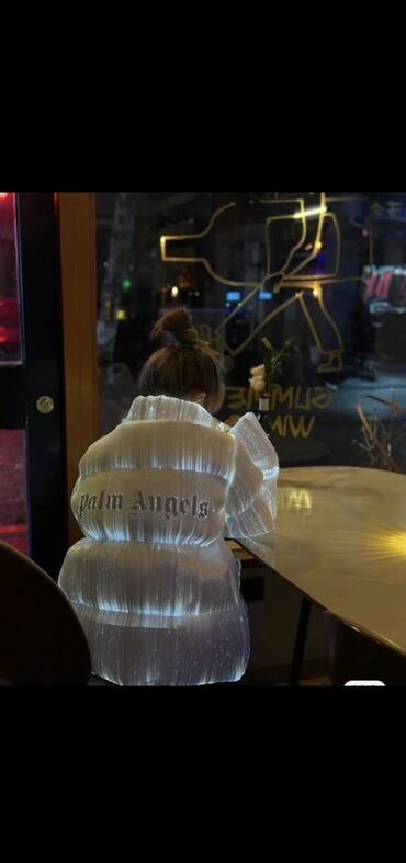 Pencəklər: Məhsul: İşıqlanan puffer gödəkçə - Dizayn: Həcmli puffer kəsim — 4