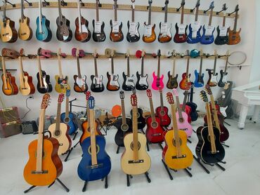 Akustik gitaralar: 95₼ dən başyalan gitaralar. Seçim çoxdur.Çanta hədiyyə verilir. Hər