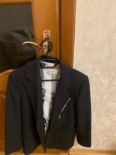 mayka turkce: Moschino brendinin qara rəngli qısaqol köynəyi, ön hissəsində iri — 4