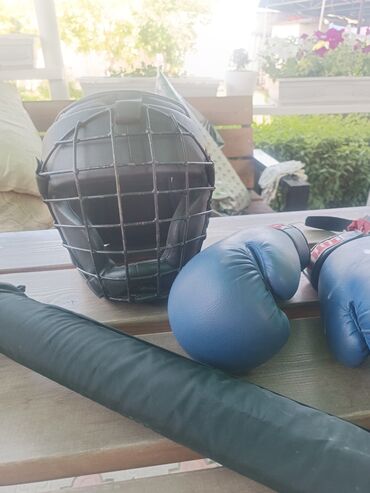 Шлемы: Продаю перчатки шлем окинак лапу для теквандо цена договорная