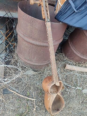 Akkordeonlar: Satılır: Akordeon və nağara (iki alət bir yerdə) Akordeon: - — 6