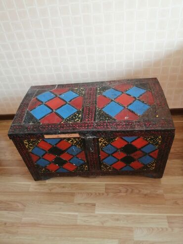 Зеркала: Sandiq старинный. Антиквариат. Qedimi sandiq. Antikvariat. Olculeri at lalafo.az Зеркала: Sandiq старинный. Антиквариат. Qedimi sandiq. Antikvariat. Olculeri