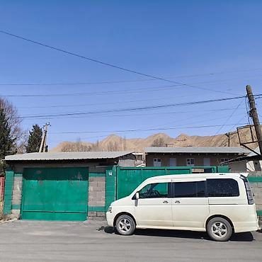 Продажа коттеджей и домов: 🔥 ҮЙ + ДАЯР БИЗНЕС САТЫЛАТ! 📍 Нарын, центр (Торобаев 14) 🏠 4 бөлмө — 8