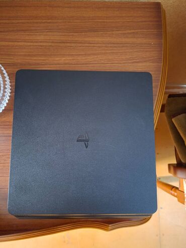 ikinci əl planşet: Ps 4 slim 1 tb ideal veziyyetde sistem versiyasi 11 prawifka olunup