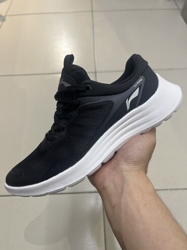 Кроссовки и спортивная обувь: Оригинальные кроссовки lining 
Размер :38