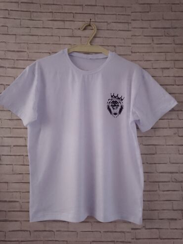 qara cins pencekler: Ağ rəngli qısaqoll T‑shirt - Sinənin sol tərəfində taclı şir loqosu