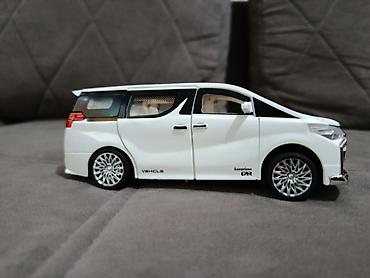Модели автомобилей: (минивэн/кроссвэн) в масштабе приблизительно 1:24– цвет белый — 2