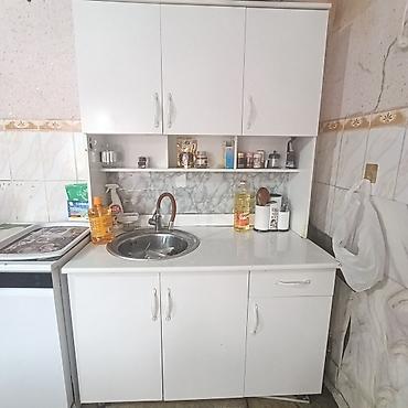 куплю бу стол: Кухонный гарнитур компактный, белый, с мойкой и смесителем. можем — 1