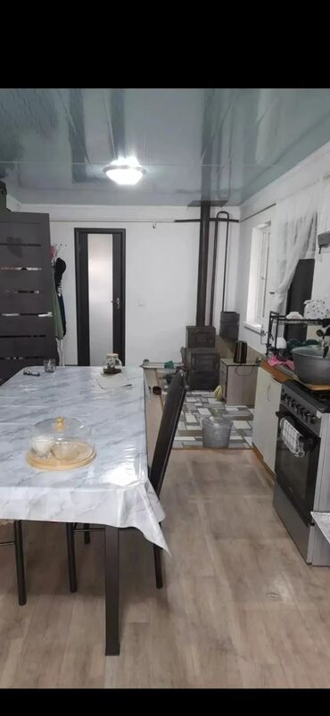 долгосрочная аренда жилья: 65 м², 4 комнаты, Парковка, Сарай, Забор, огорожен