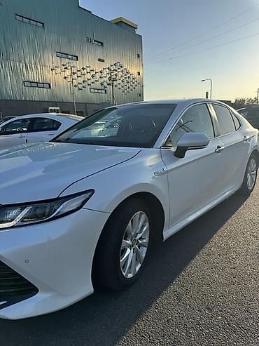byd e1: Toyota Camry: 2019 г., 2.5 л, Вариатор, Гибрид, Седан — 2
