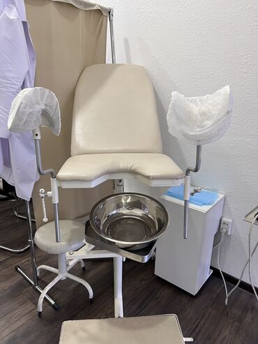 стоматологическое кресло цена: Продаю медицинскую мебель и оборудование. Кровати Шкафы Витрины УЗИ