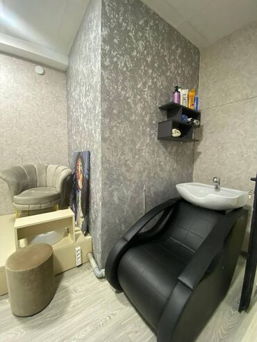 Digər kommersiya daşınmaz əmlakı: Nəsimi rayonu, 28 May metrostansiyasının 2ci çıxışına 5-6 dəqiqə — 11